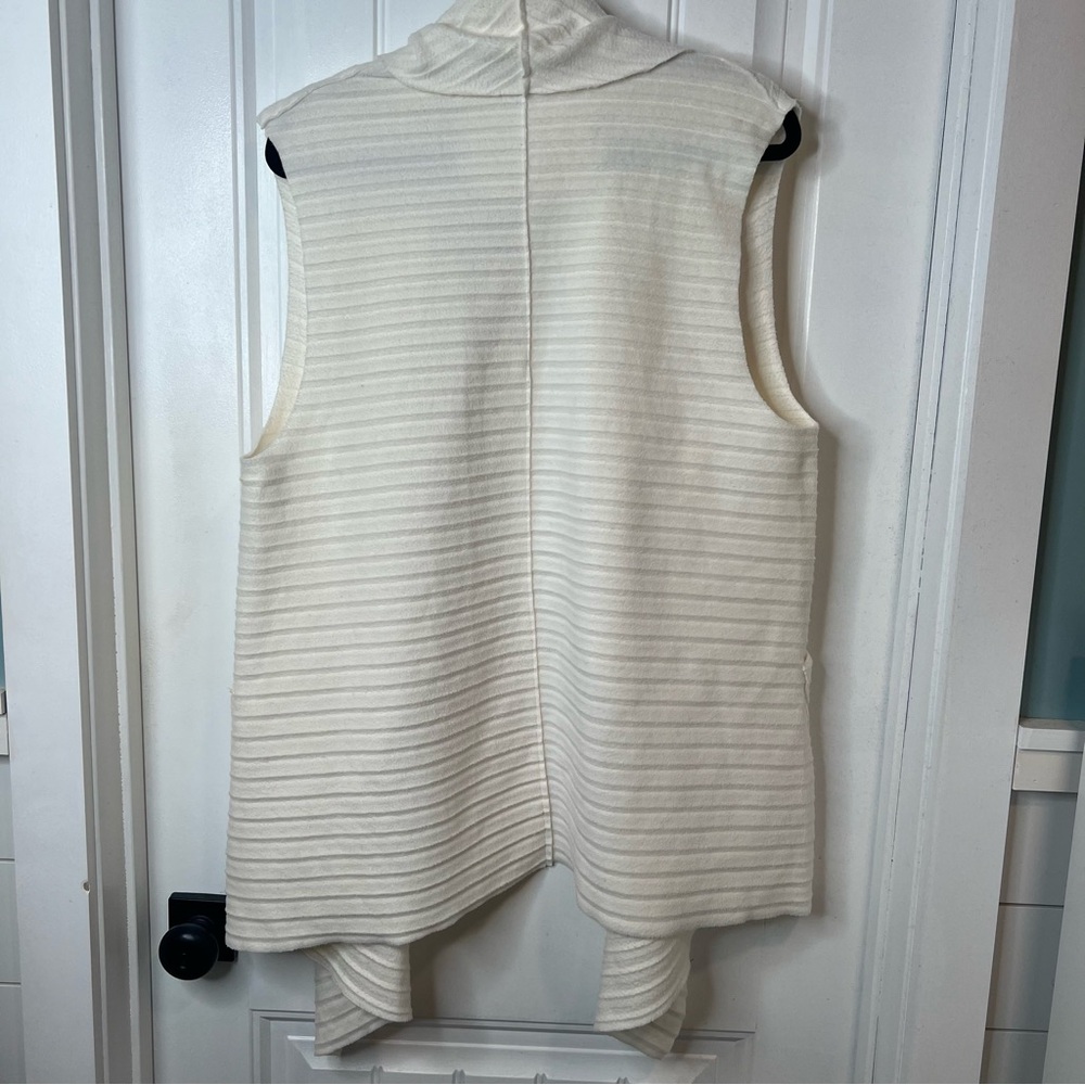 Le Moda Women's Sleeveless Pleated Open Front Fleece Vest Cardigan. Size S-L - Picture 4 of 12